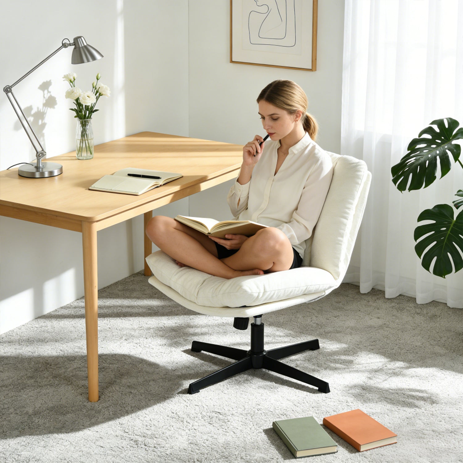 Drehbarer, verstellbarer Freizeitsessel mit Armlehnen aus beigem Cord – DUROTHIL