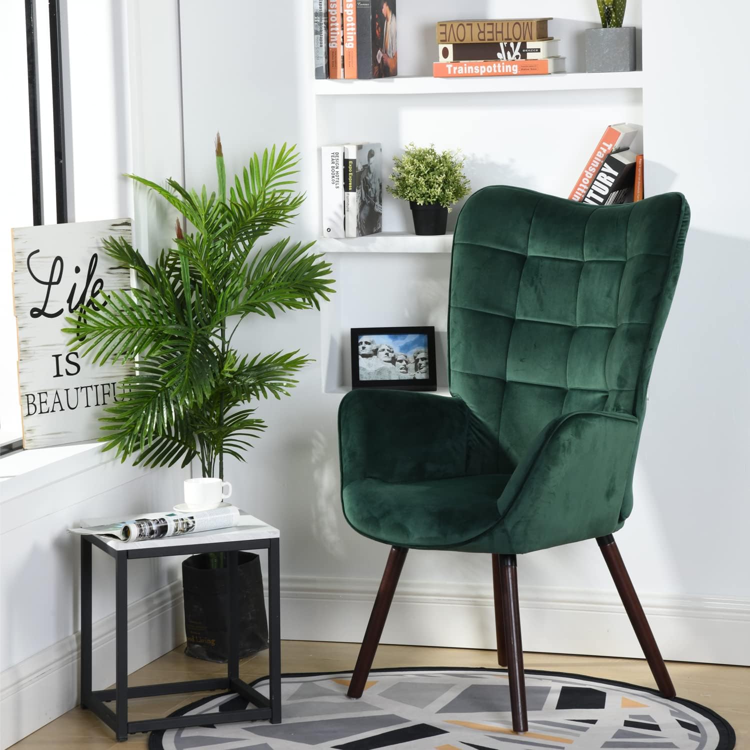 Sillón escandinavo con reposabrazos de terciopelo verde con costuras - Funkel