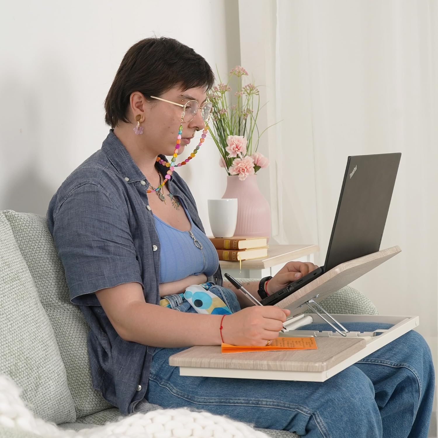 Table de lit/Support ordinateur pc pliable en bois et métal blanc - MAMIE