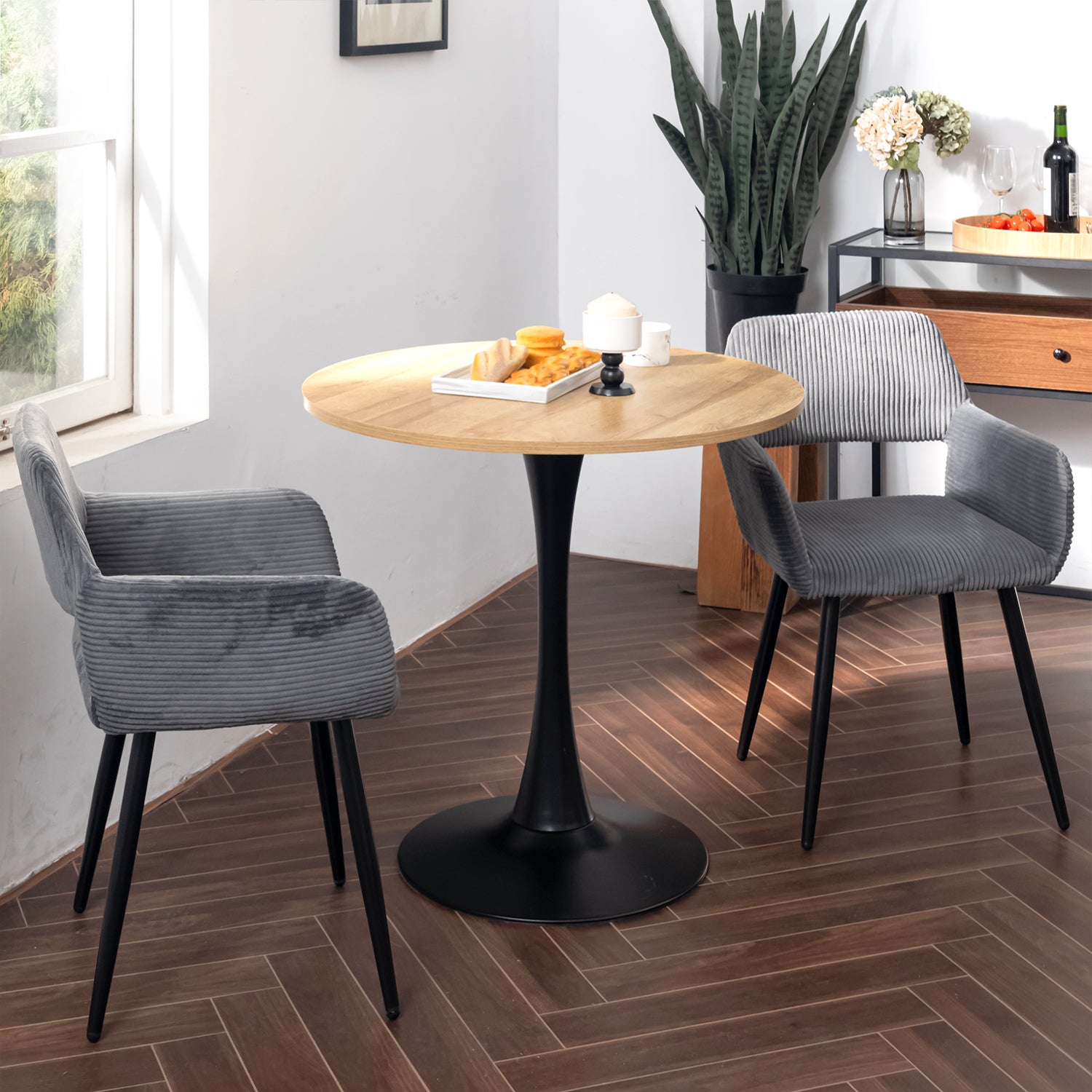 Runder Tisch in Walnussoptik Ø80 cm mit 4 schwarzen Samtstühlen, moderner und komfortabler Stil