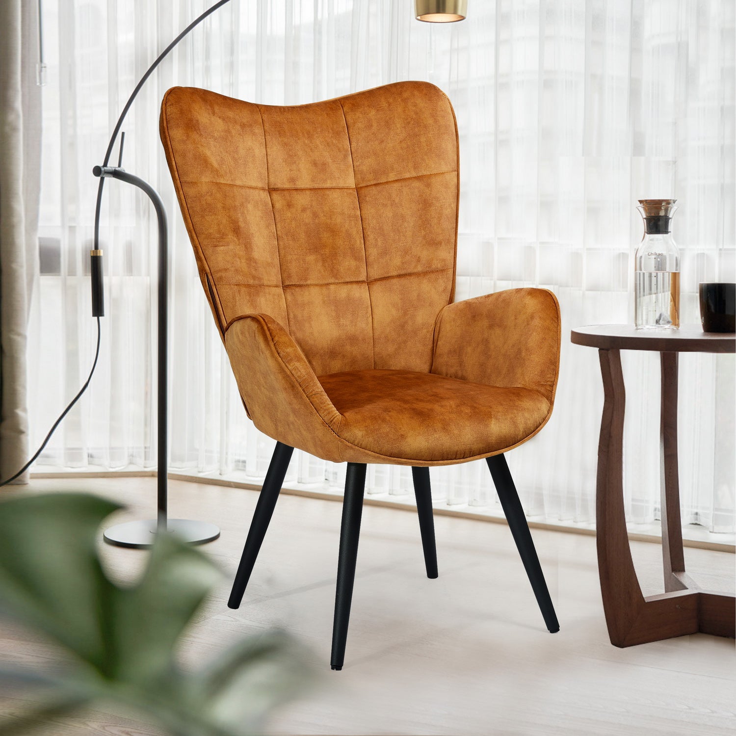Fauteuil scandinave avec accoudoirs en velours moutarde à surpiqûres - BOGDAN