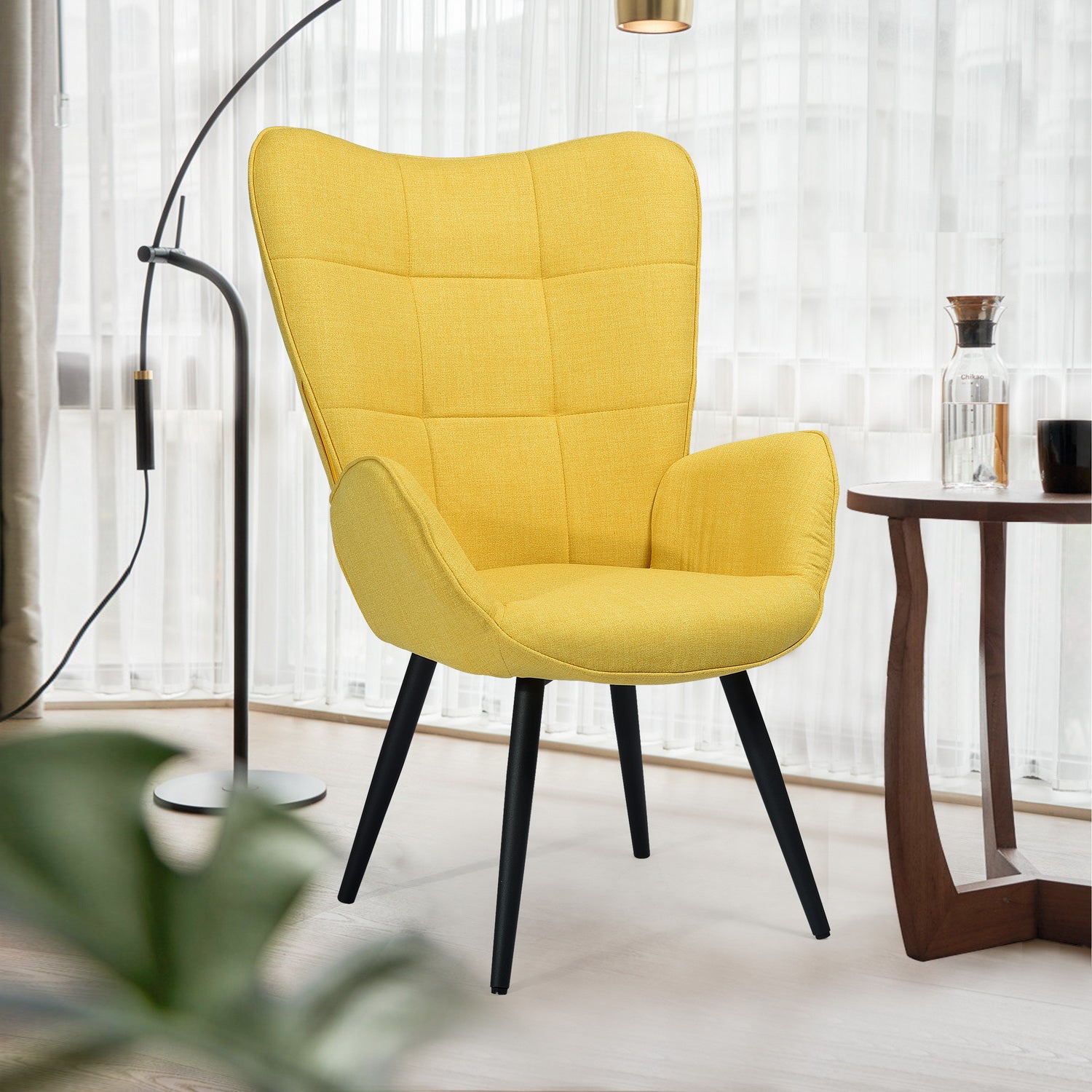Fauteuil scandinave avec accoudoirs en tissu jaune à surpiqûres - BOGDAN