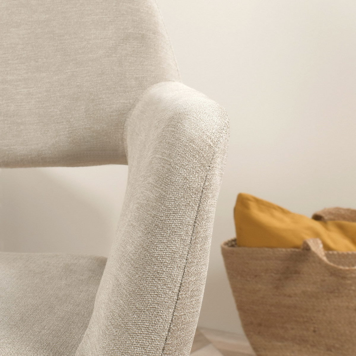 Lot de 2 fauteuils de salle à manger scandinaves avec accoudoirs en tissu beige - CROMWELL