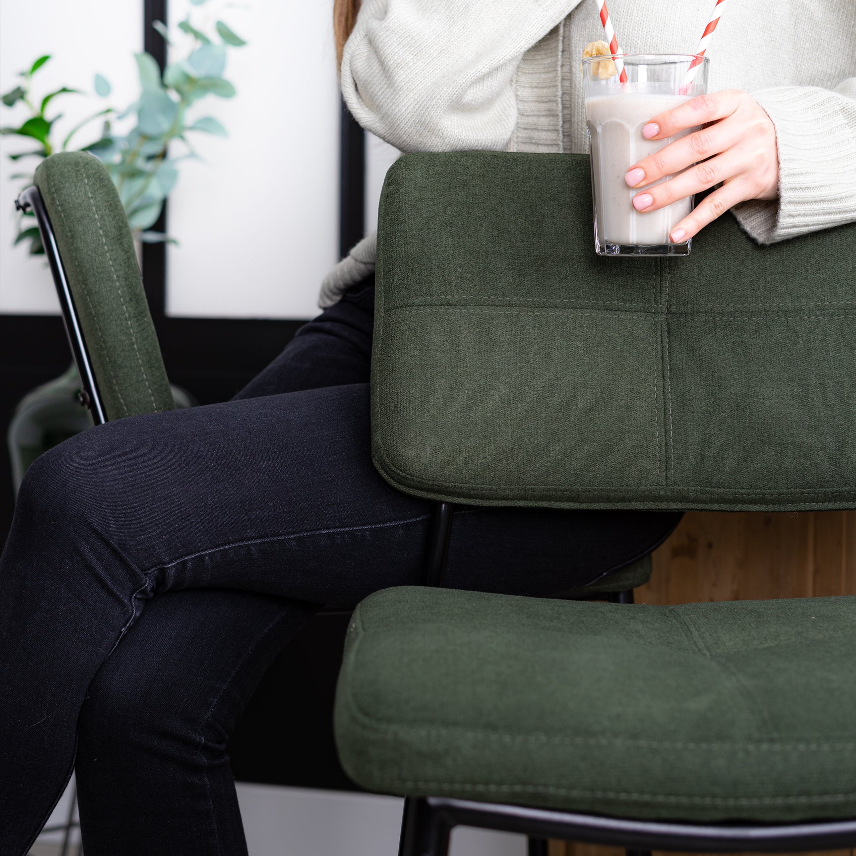 Set aus 2 industriellen Barhockern mit grüner Stoffrückseite – INDEPENDENCE BAR