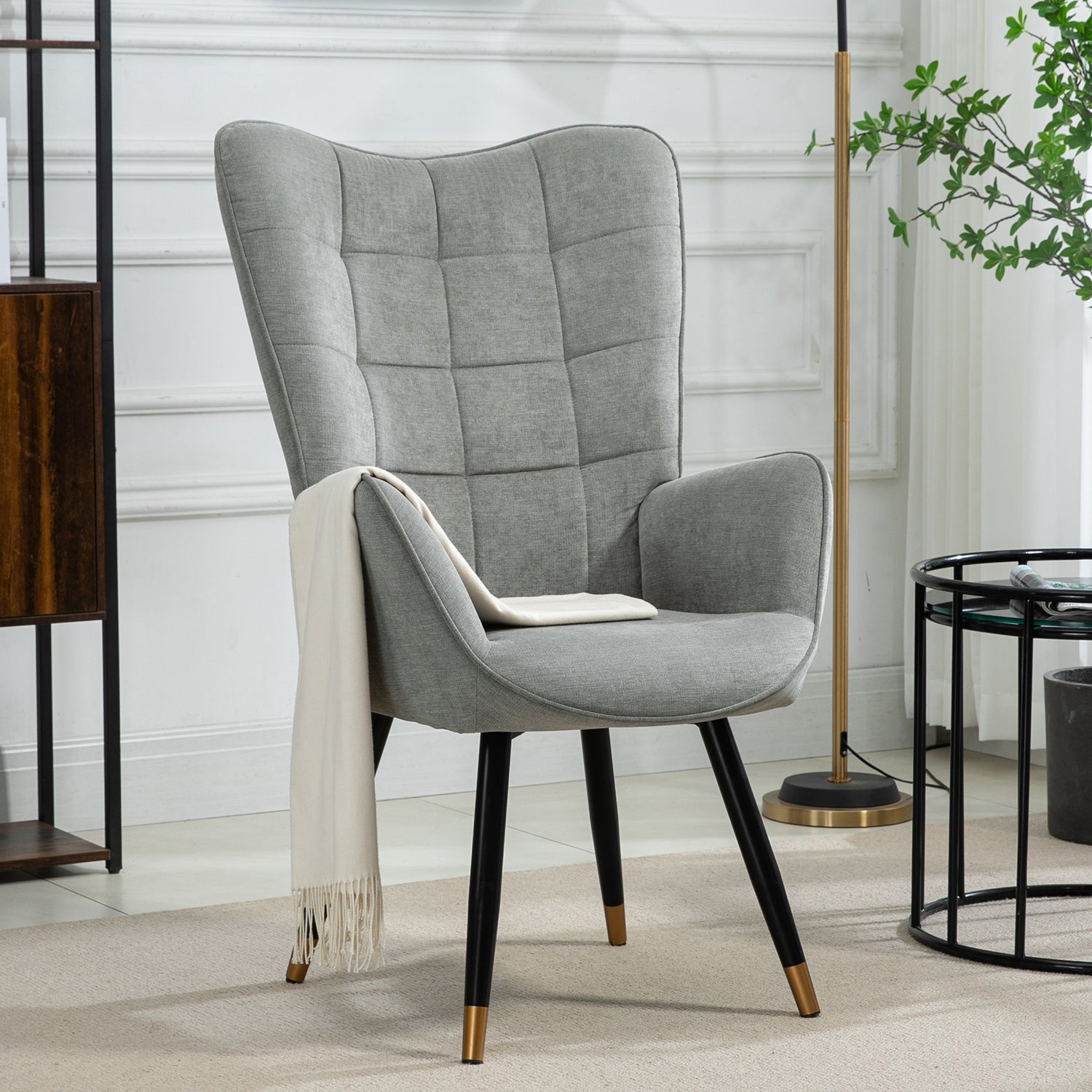 Fauteuil scandinave avec accoudoirs en tissu gris à surpiqûres - FUNKEL