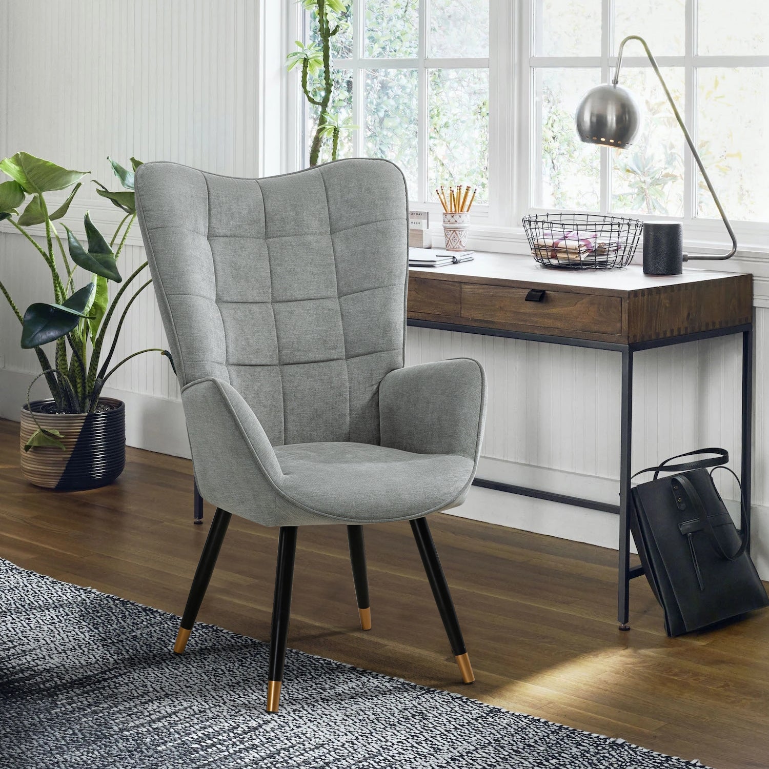 Fauteuil scandinave avec accoudoirs en tissu gris à surpiqûres - FUNKEL