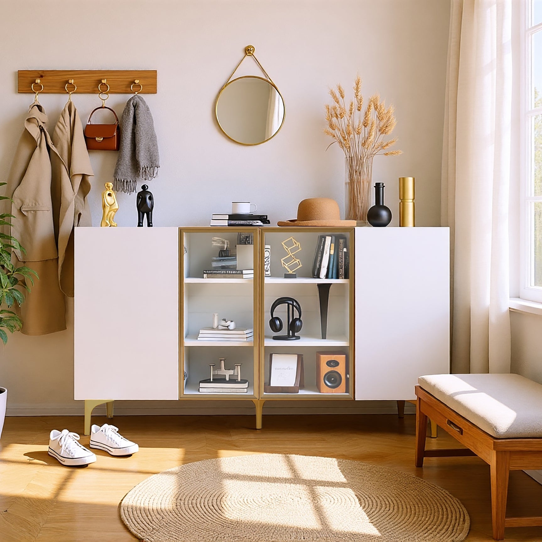 Buffet moderne 4 portes blanc avec verre trempé et pieds en métal doré, design minimaliste avec grand espace de rangement