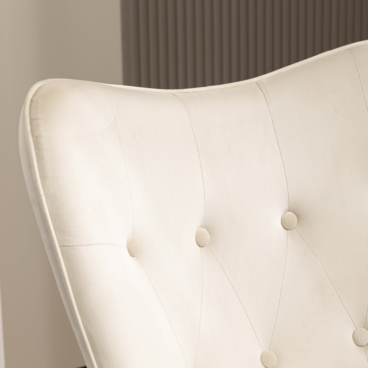 Comoda sedia a dondolo scandinava per allattamento in velluto beige imbottito - EPPING BEIGE