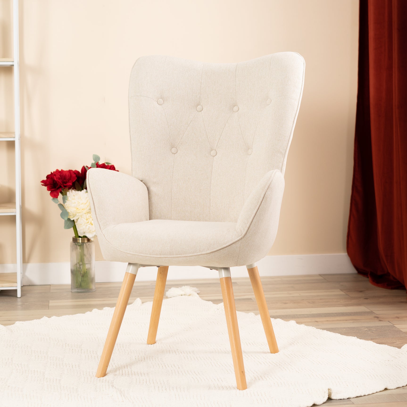 Fauteuil scandinave avec accoudoirs en tissu beige capitonné - KAS