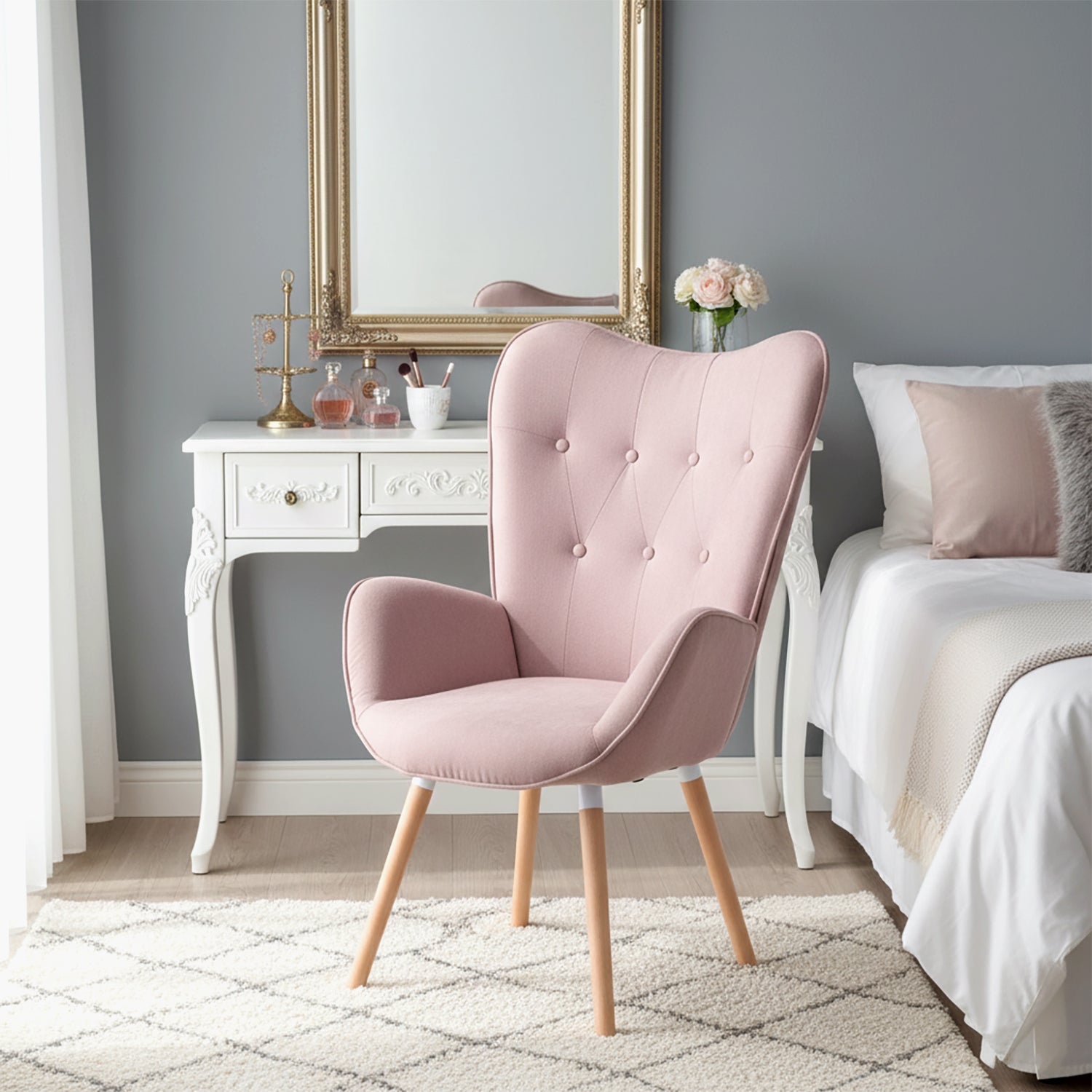 Fauteuil scandinave avec accoudoirs en tissu rose capitonné - KAS