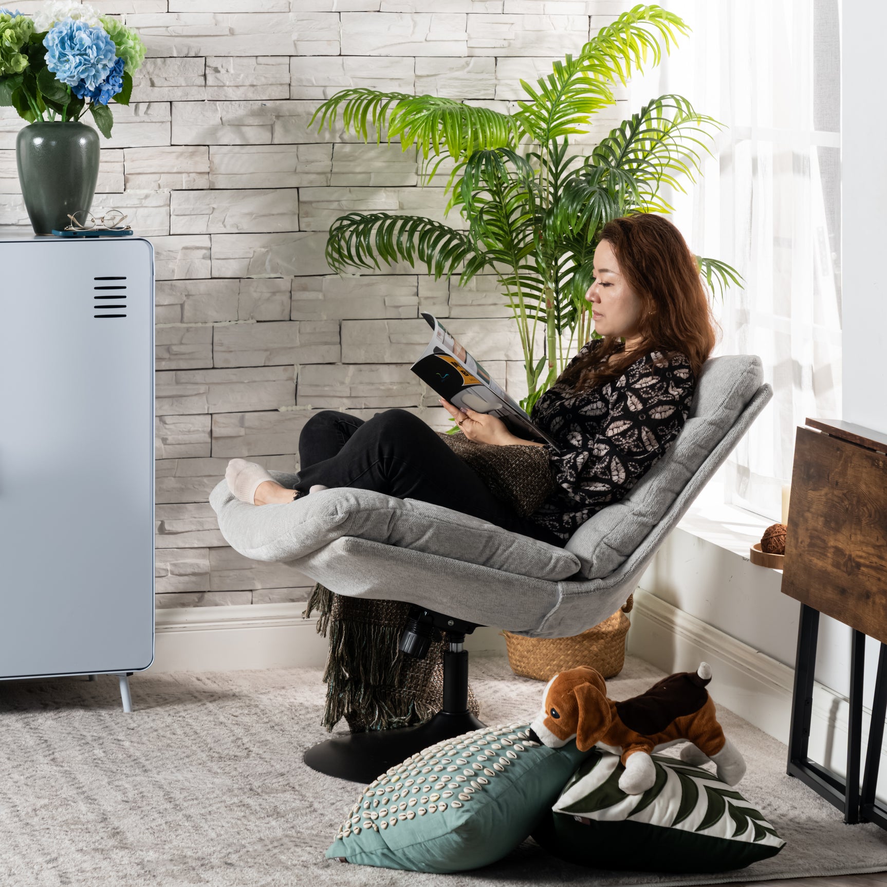 Verstellbarer Freizeitsessel aus grauem Chenille-Stoff, um 360° drehbar – LAMBERY