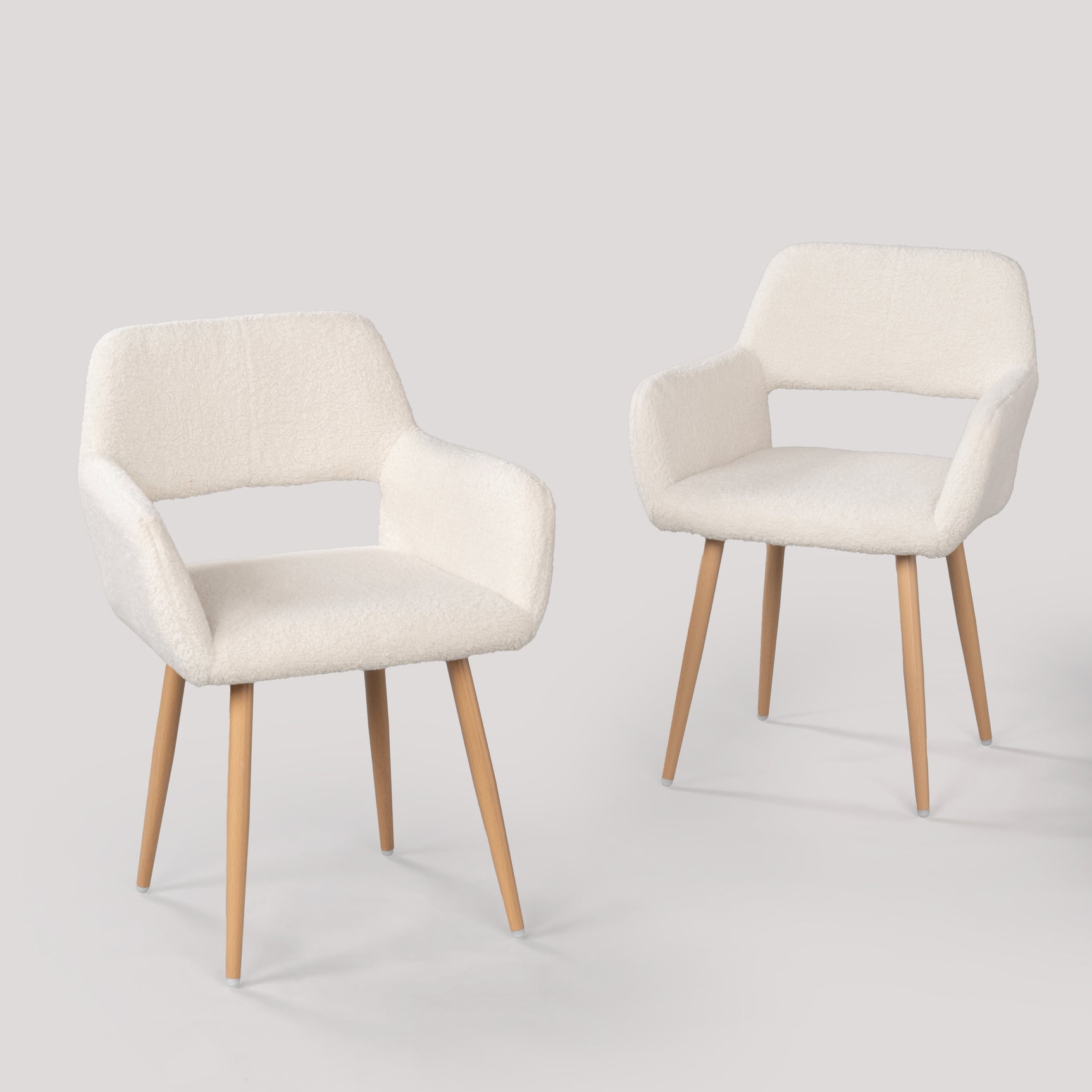 Juego de 2 sillones de comedor escandinavos con reposabrazos en tejido de piel de oveja beige - CROMWELL