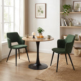 Ensemble de salle à manger composé d'une table ronde en chêne et de deux fauteuils en tissu vert, scandinave pour la salle à manger