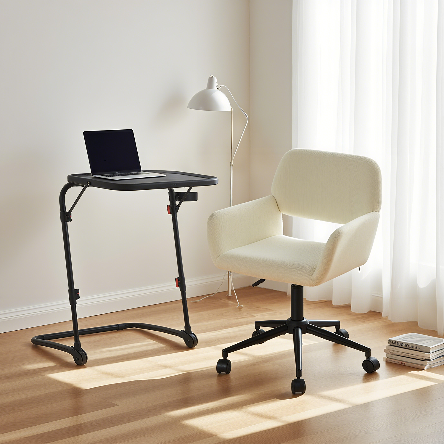 Imposta con tavolo extra nero pieghevole e sedia da ufficio beige in velluto - Baseline & Ross