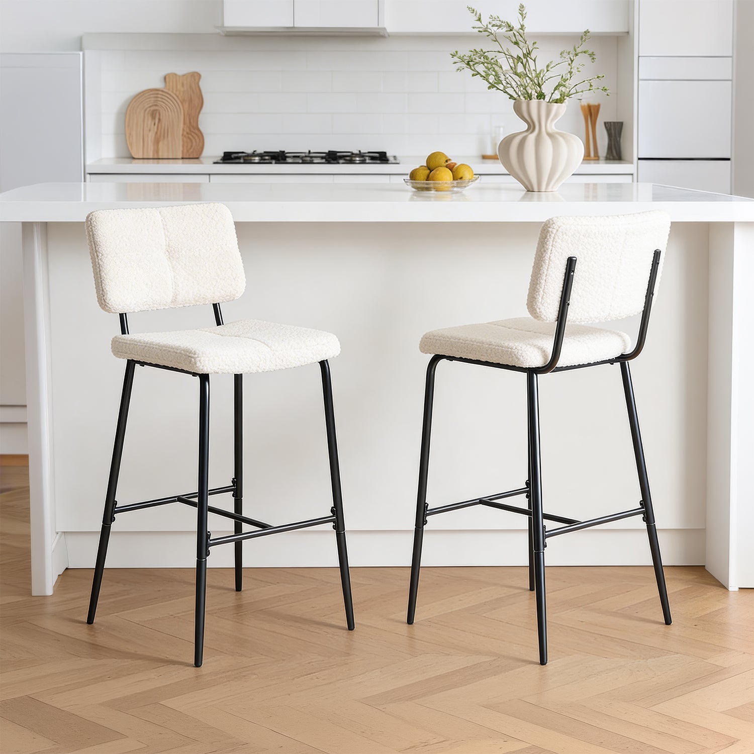 Lot de 2 tabourets de bar scandinaves avec dossier en tissu mouton bouclette beige  - POMONA BAR