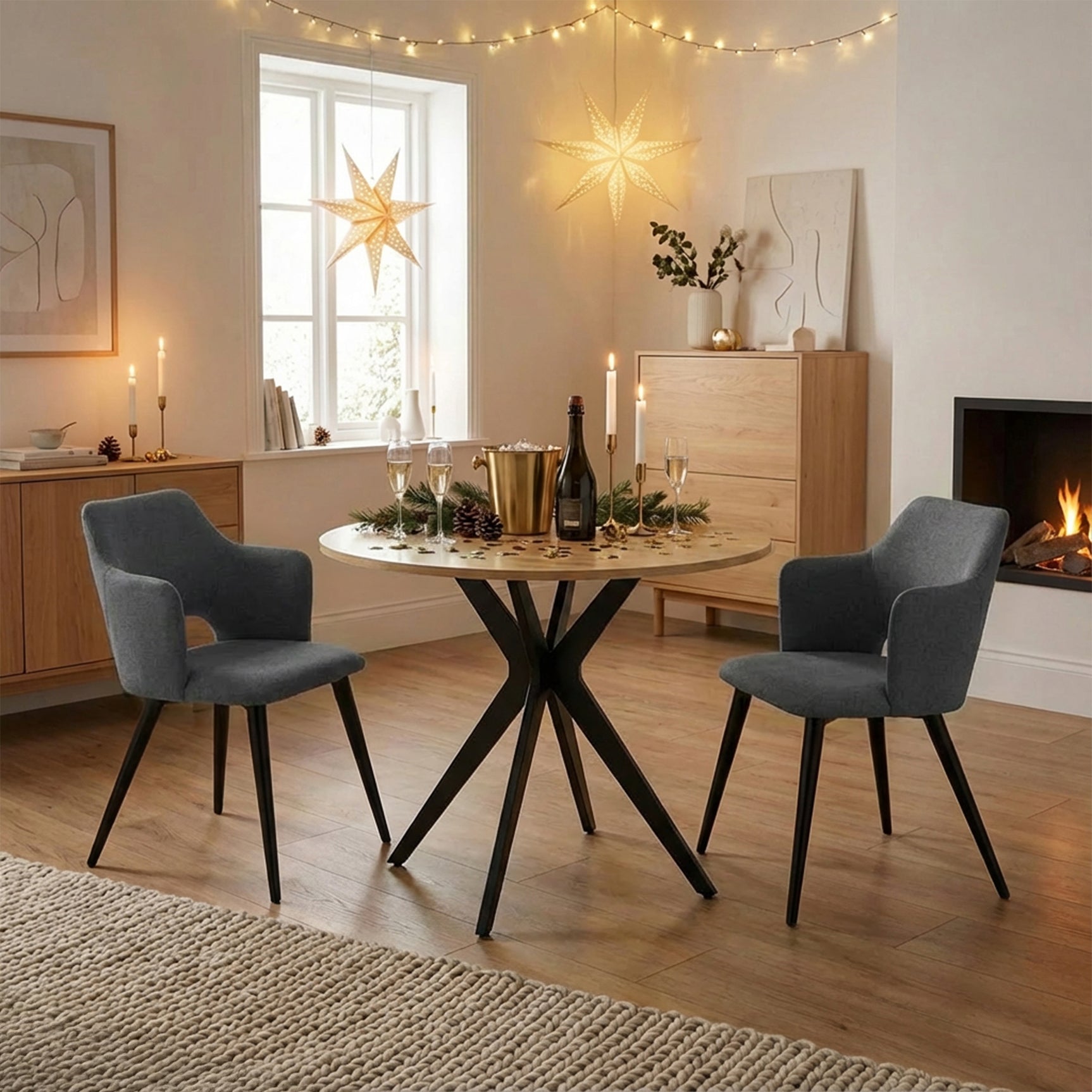 Ensemble table à manger ronde en chêne avec pieds en forme de X et 2 fauteuils en tissu gris de style scandinave pour salle à manger