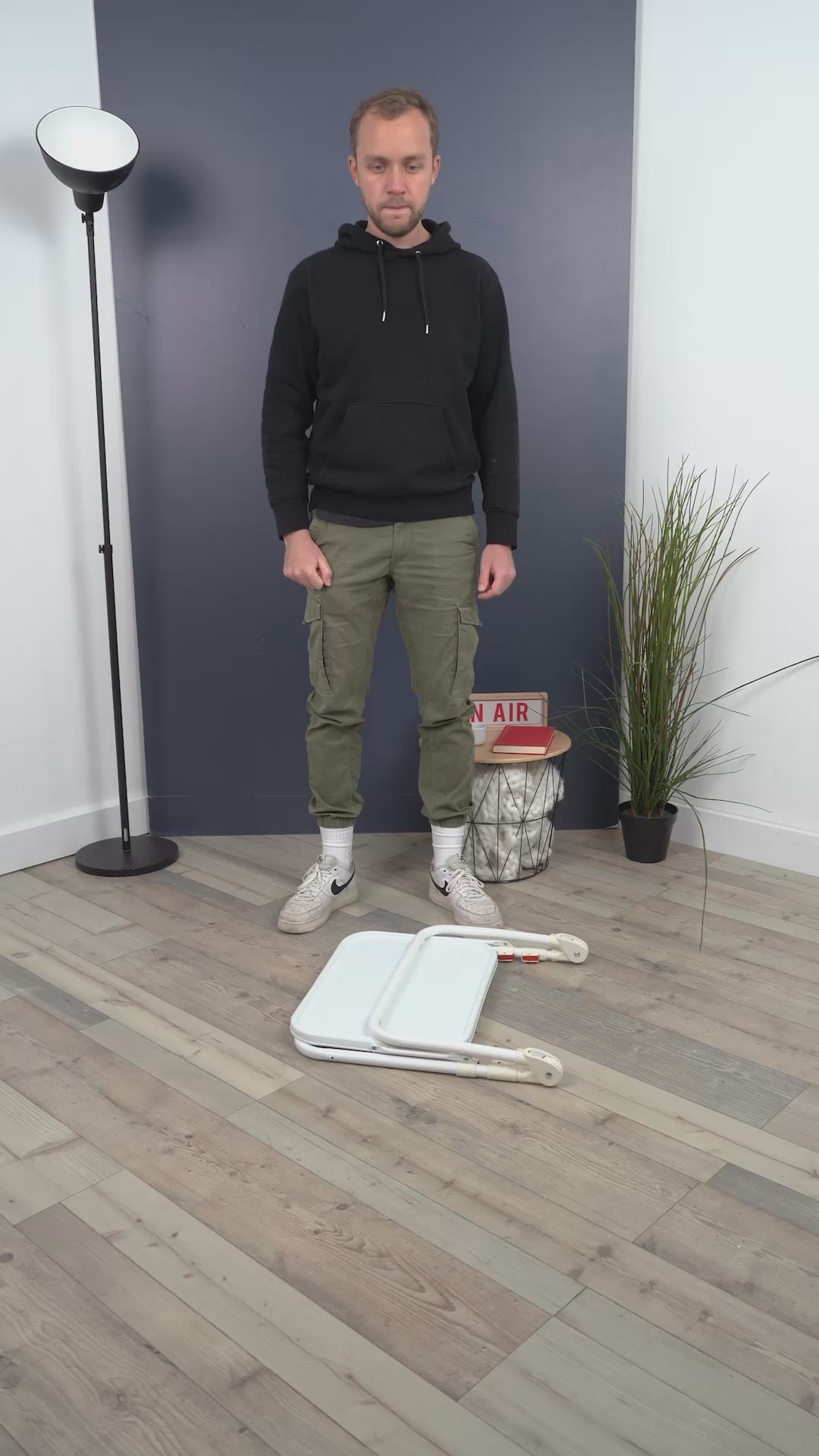 Table d’appoint pliable pour ordinateur portable, bout de canapé réglable en hauteur avec plateau inclinable et porte-gobelet - BASELINE