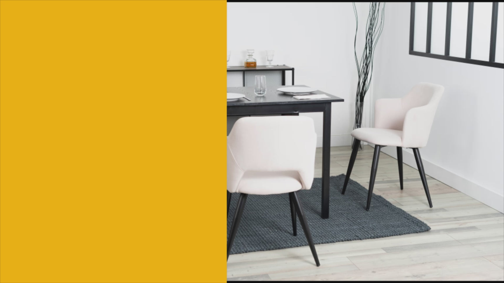 Ensemble table à manger ronde en chêne avec pieds en forme de X et 4 fauteuils en tissu beige de style scandinave pour salle à manger