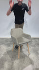 Lot de 2 chaises de salle à manger de style scandinave avec pieds en bois et accoudoirs en velours côtelé gris - ELIA